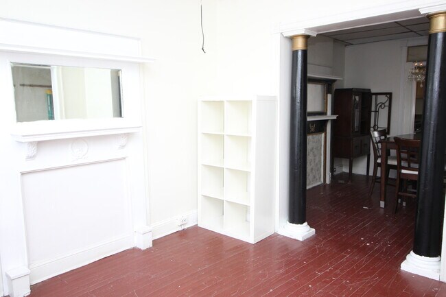 Building Photo - Spacious 5BD/1BA Remington Home w/ W/D! Available 8/14