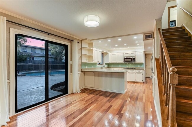 Building Photo - 11210 Deadoak Ln