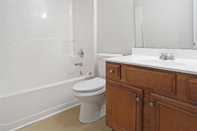 Building Photo - 2555 Flat Shoals Rd