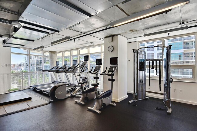 Building Photo - 3250 NE 1st Ave