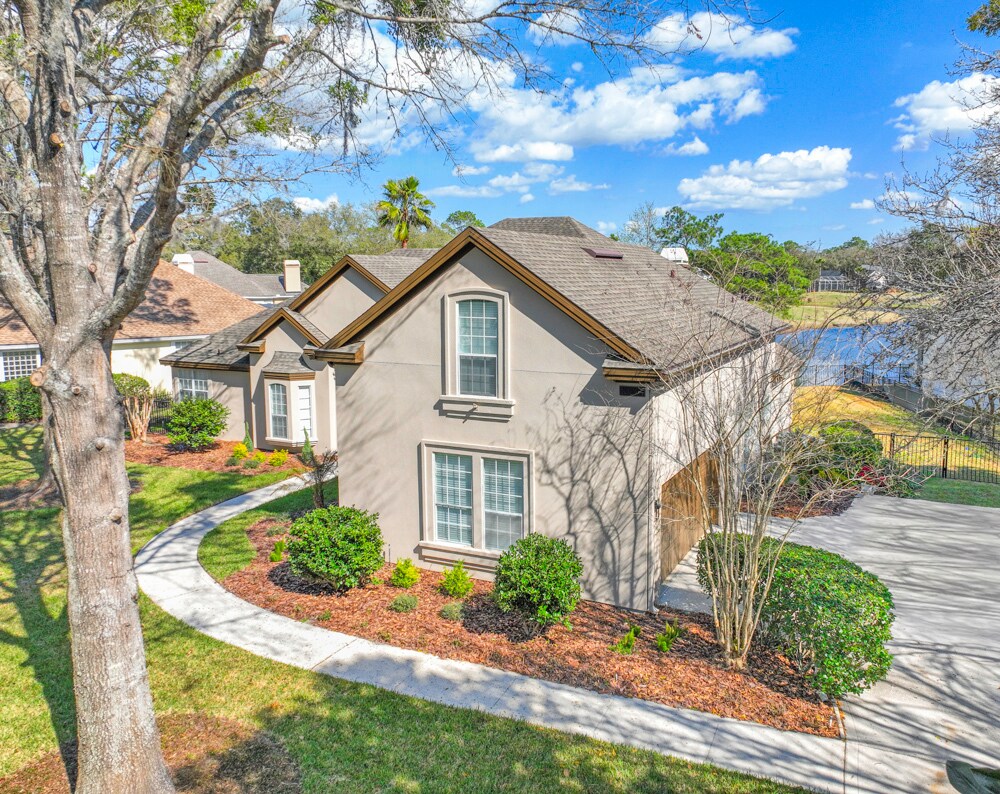 Building Photo - 10061 Vineyard Lake Rd E