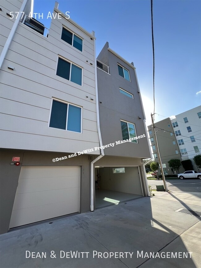 Building Photo - Luxury Townhome in Downtown St Pete - For ...