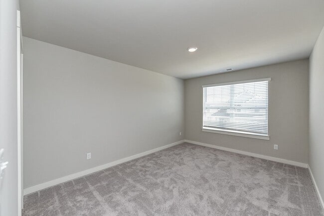 Building Photo - **2022-BUILT TOWNHOME WITH FABULOUS COMMUNITY AMENITIES**