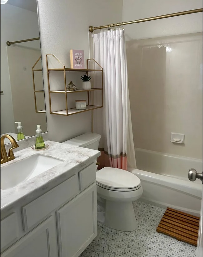 Building Photo - Gorgeous Home in Great Location!