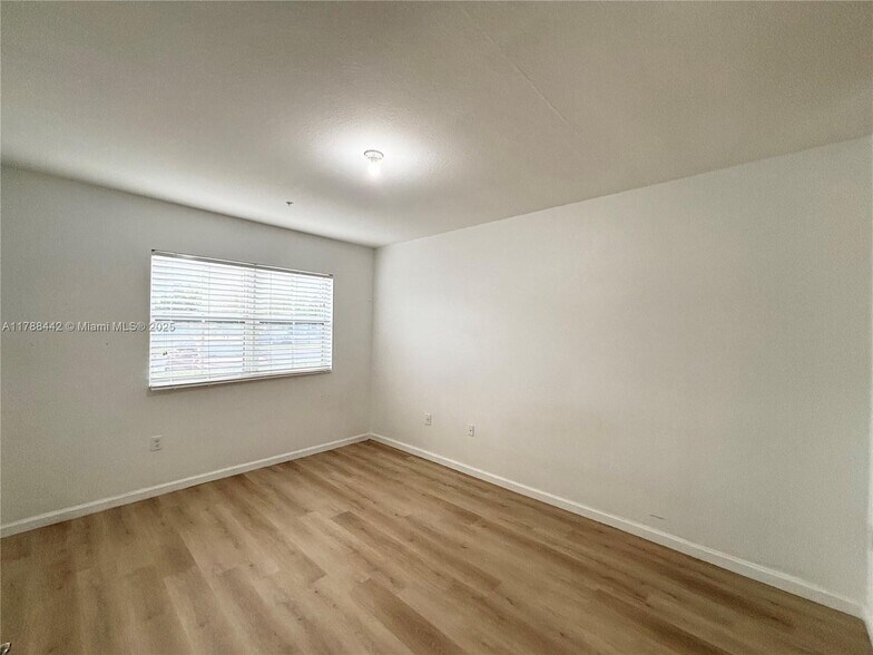 Building Photo - 8850 NW 97th Ave