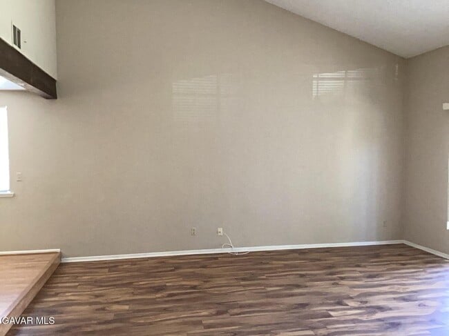 Building Photo - 43430 Sierra Vista Dr