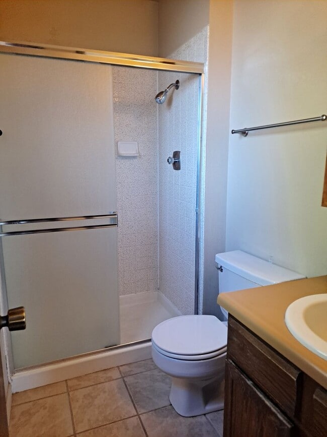 Building Photo - ALL PROSPECTIVE TENANTS MUST SUBMIT A $58 ...