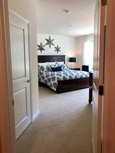 Building Photo - 130 University Ave