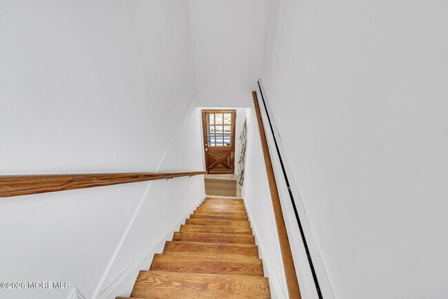 Building Photo - 1227 Bay Ave