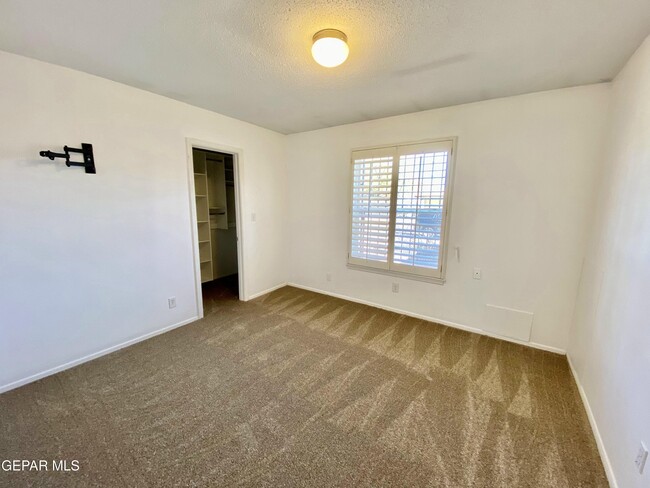 Building Photo - 1305 Vista De Oro Dr