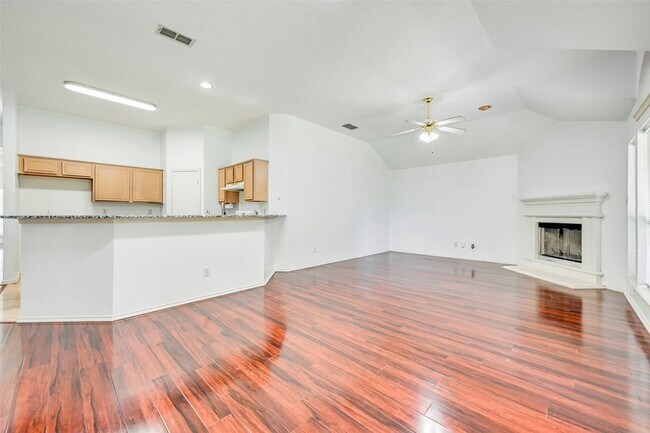 Building Photo - 700 N Emma Dr