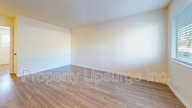 Building Photo - 445 Nelson Ave