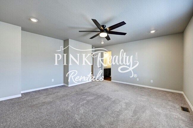 Building Photo - 6014 Yamhill Dr