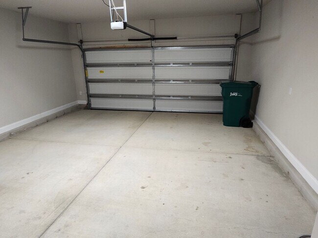 Building Photo - *****AVAILABLE NOW*****