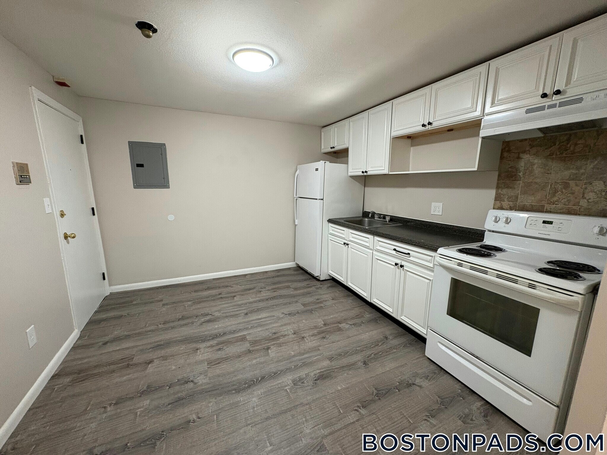 Building Photo - 140 Willard St