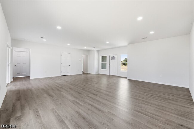 Building Photo - 1406 Ford Cir