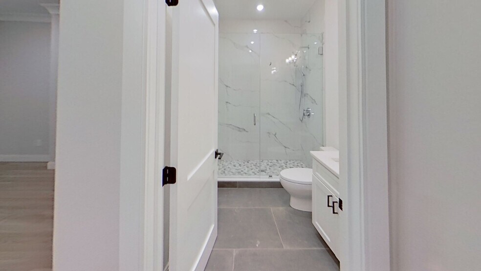 Building Photo - 47 Englewood Ave