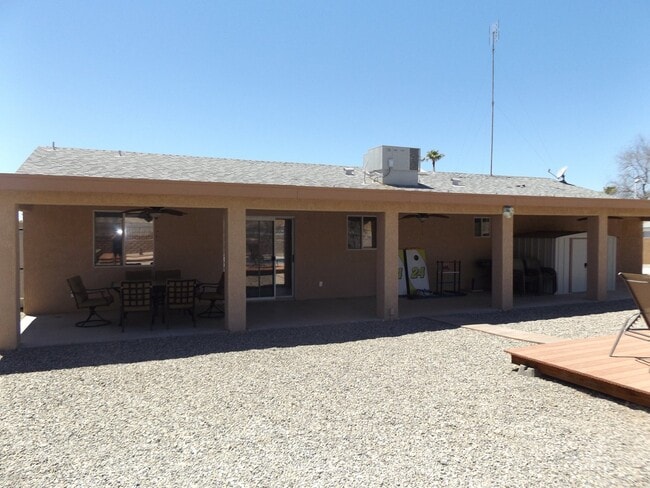 Building Photo - 3 Bedroom - 2 Bath Pool Home