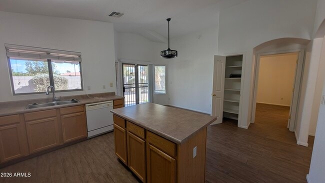 Building Photo - 1129 E Nardini St