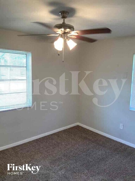 Building Photo - 1410 NE 43rd Ct