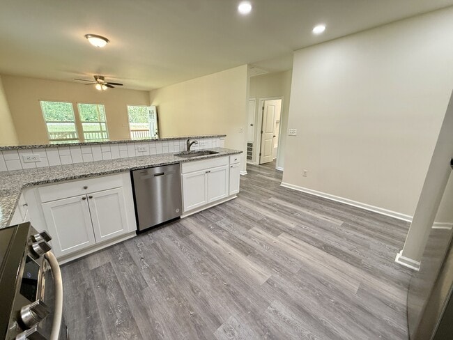 Building Photo - 1582 Hobbs Island Rd SE