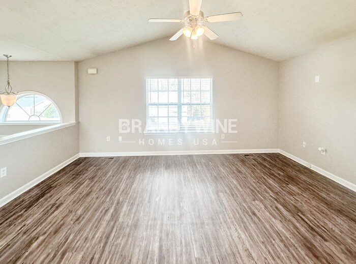 Building Photo - 581 Twin Oaks Ln