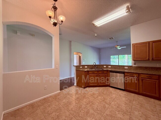 Building Photo - 2462 Coachman Lakes Dr