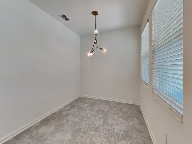 Building Photo - 3115 Country Side Dr