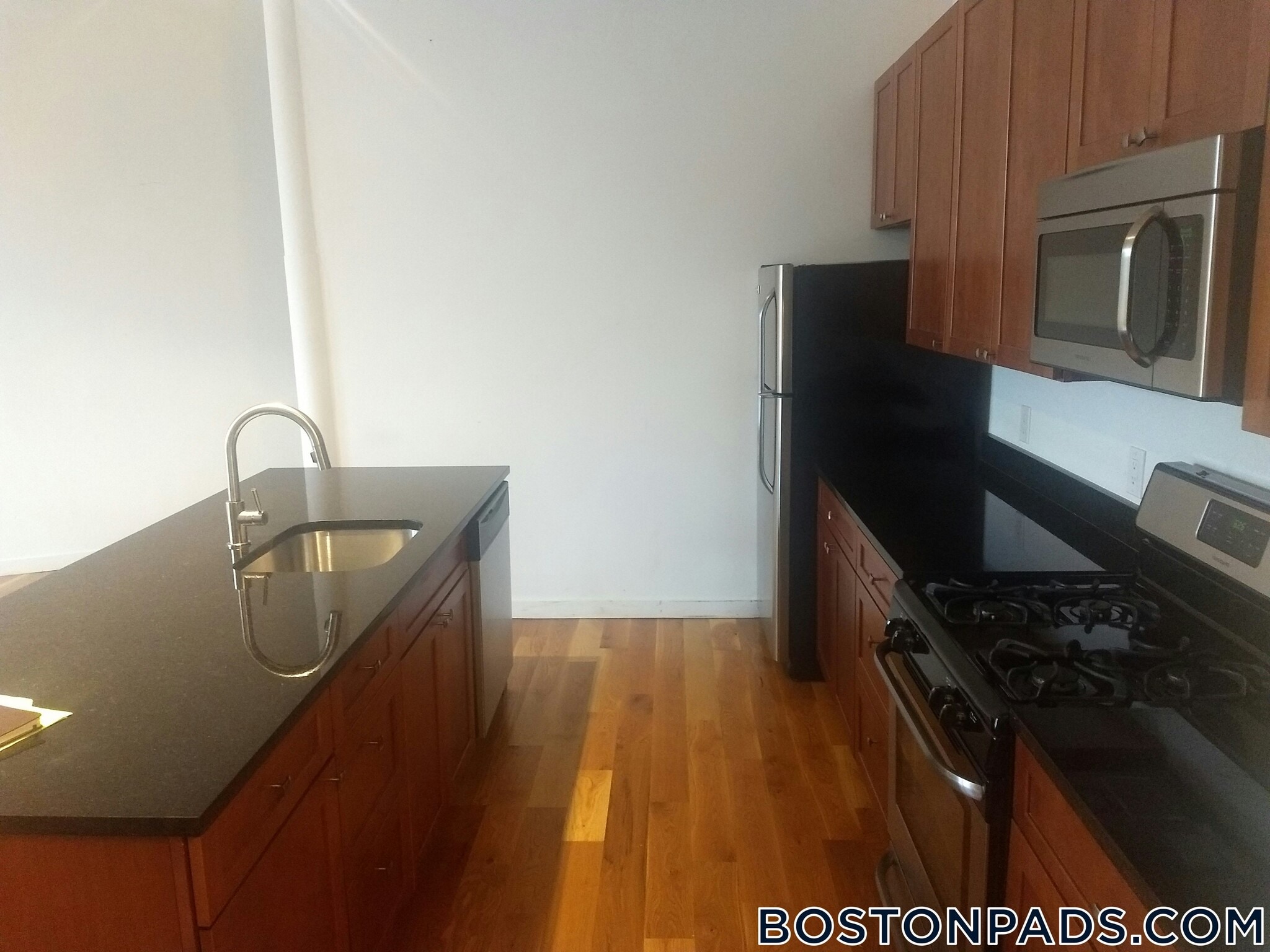 Building Photo - 600 Columbia Rd