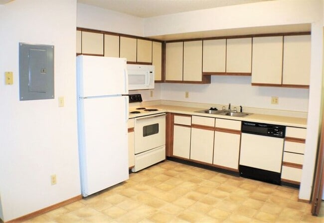 Building Photo - $1,095 | 2 Bedroom, 1 Bathroom 2nd Floor C...