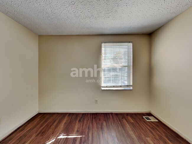 Building Photo - 2097 Earlsway Dr