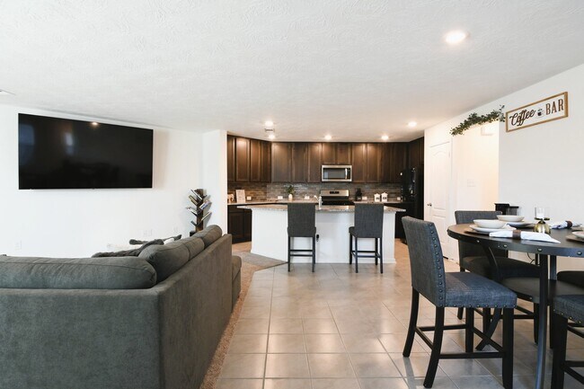 Building Photo - 6223 Topaz Pnes Trl