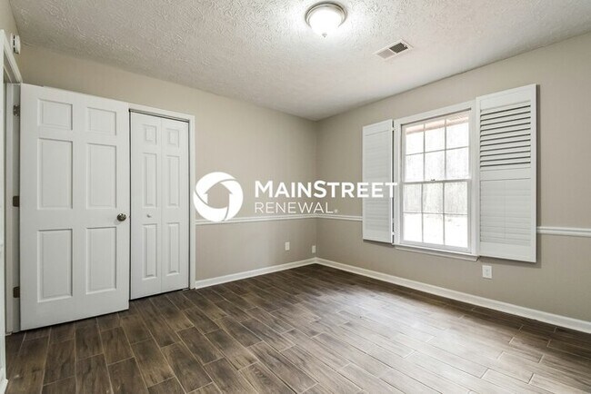 Building Photo - 3 Bedroom Pet-Friendly Home in Fayetteville, GA with Main Street Renewal