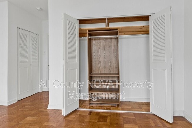 Building Photo - 123 E St SE