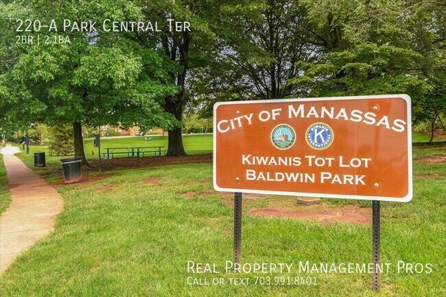 Building Photo - 220 Park Central Ter