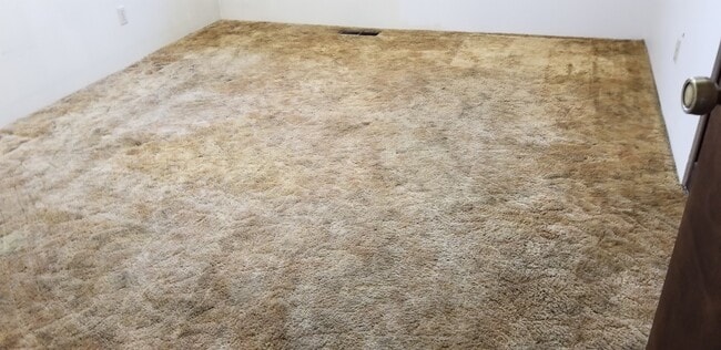 Building Photo - 3 bedroom, 2 bathroom home in well established neighborhood.