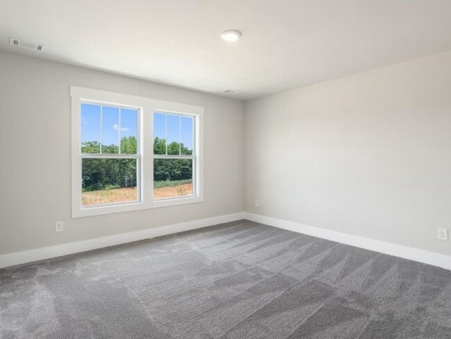 Building Photo - 4 Bedroom Townhome in Spartanburg