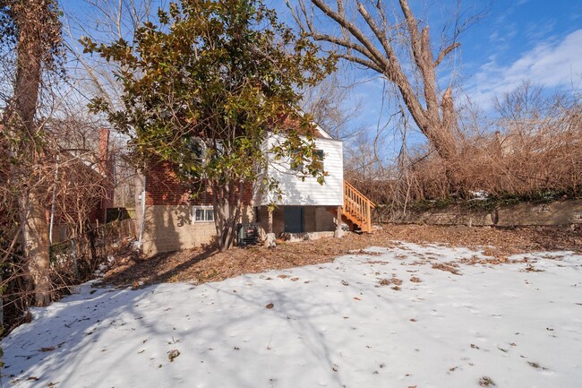 Building Photo - Gorgeous 2 bedroom 1 bathroom Home off Qui...