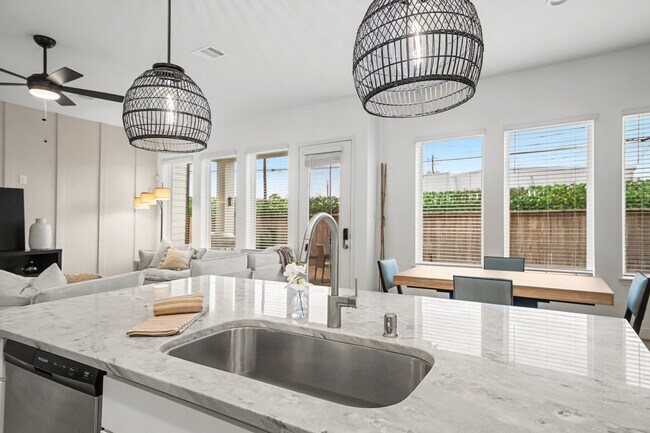 Building Photo - 8906 Covenant Pl