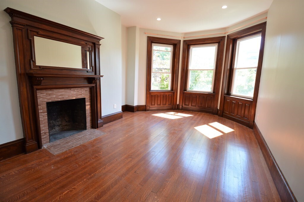 Building Photo - 1740 Beacon St