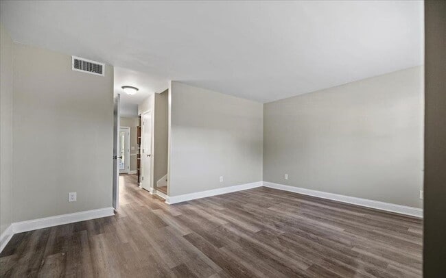Building Photo - 731 Coventry Ln