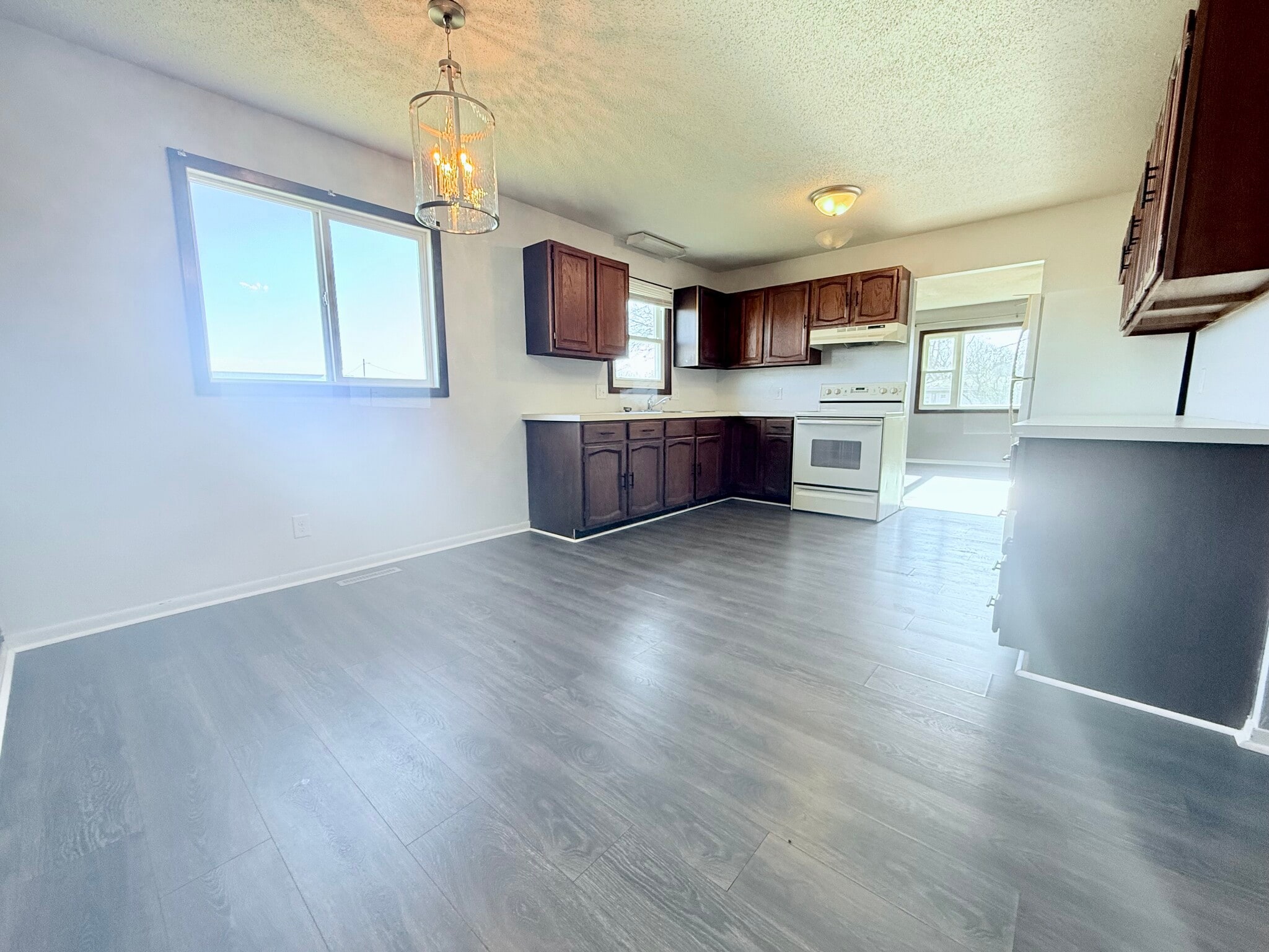 Kitchen - 204 E Elm St