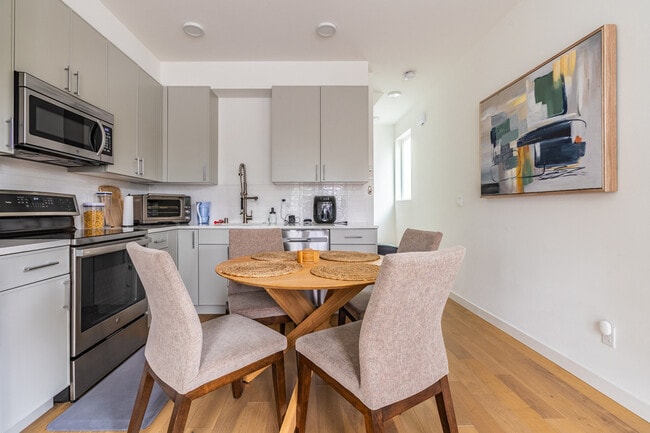 Building Photo - 5109C Phinney Ave N