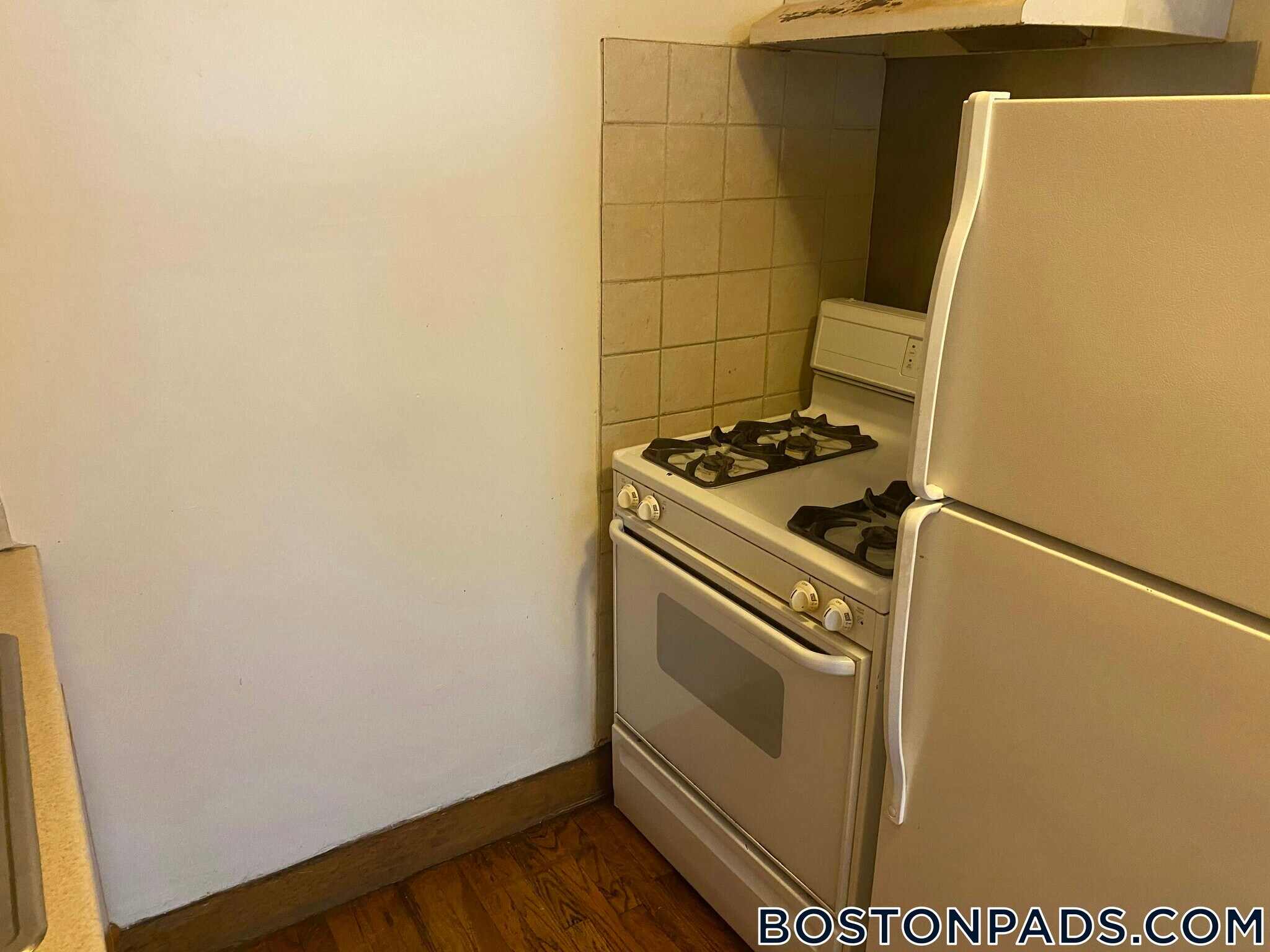 Building Photo - 240 Kelton St