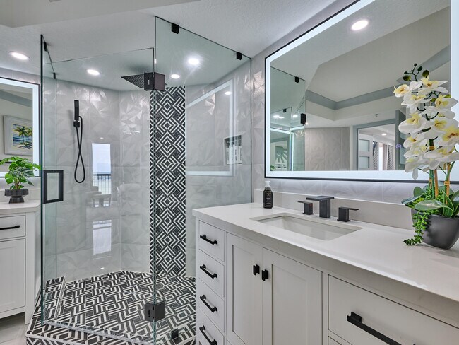 Building Photo - 5051 N Hwy A1A