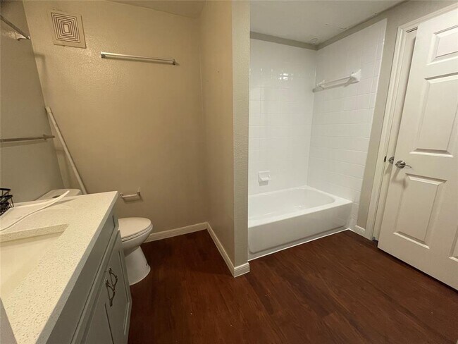 Building Photo - 2320 Gracy Farms Ln
