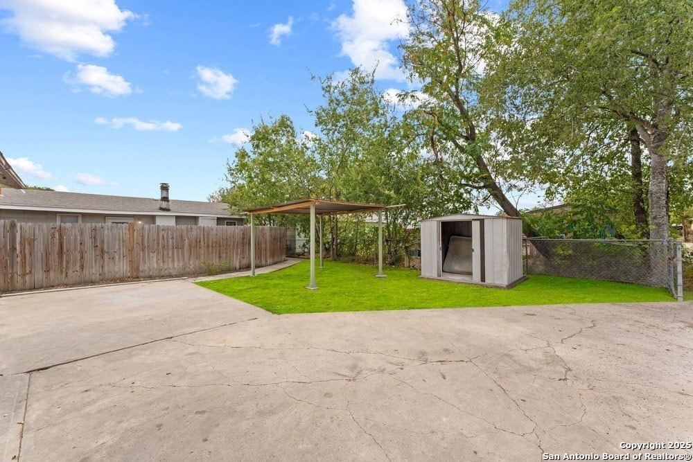 Building Photo - 315 Pool Dr