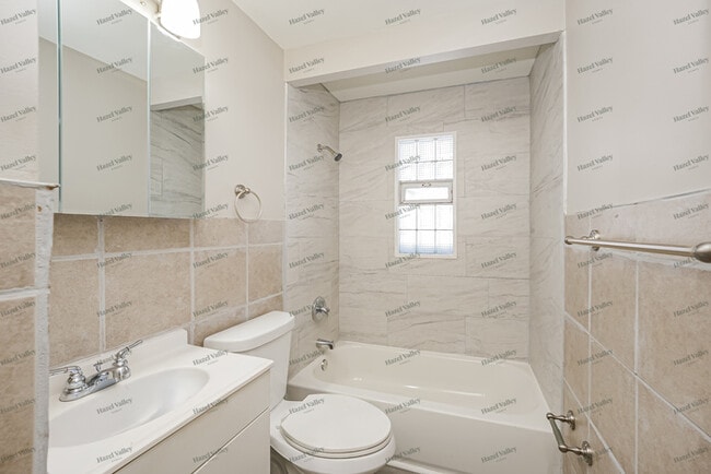 Building Photo - 19605 Longview Ave