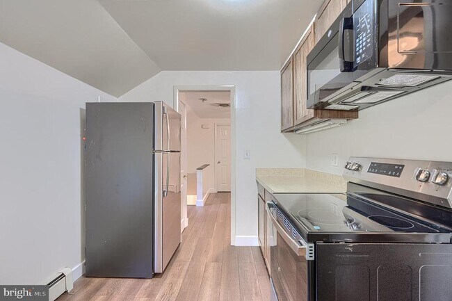 Building Photo - 1703 Roland Ave