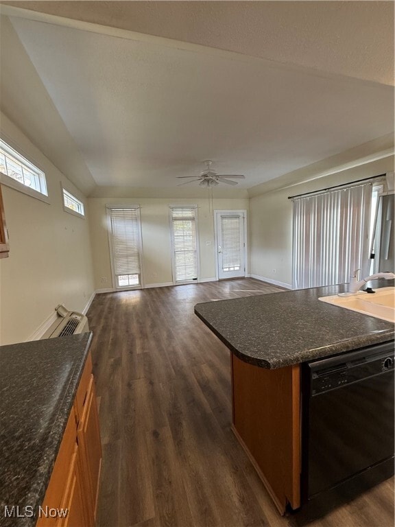 Building Photo - 915 Main St